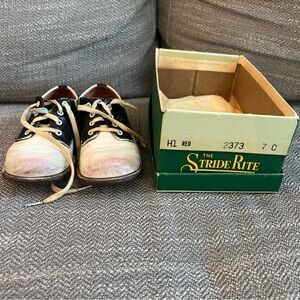 Stride Rite Vintage Black and White Kids Shoes 7C